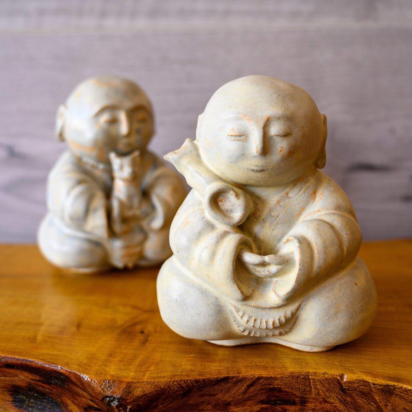 ST Pottery Buddhas Sitting